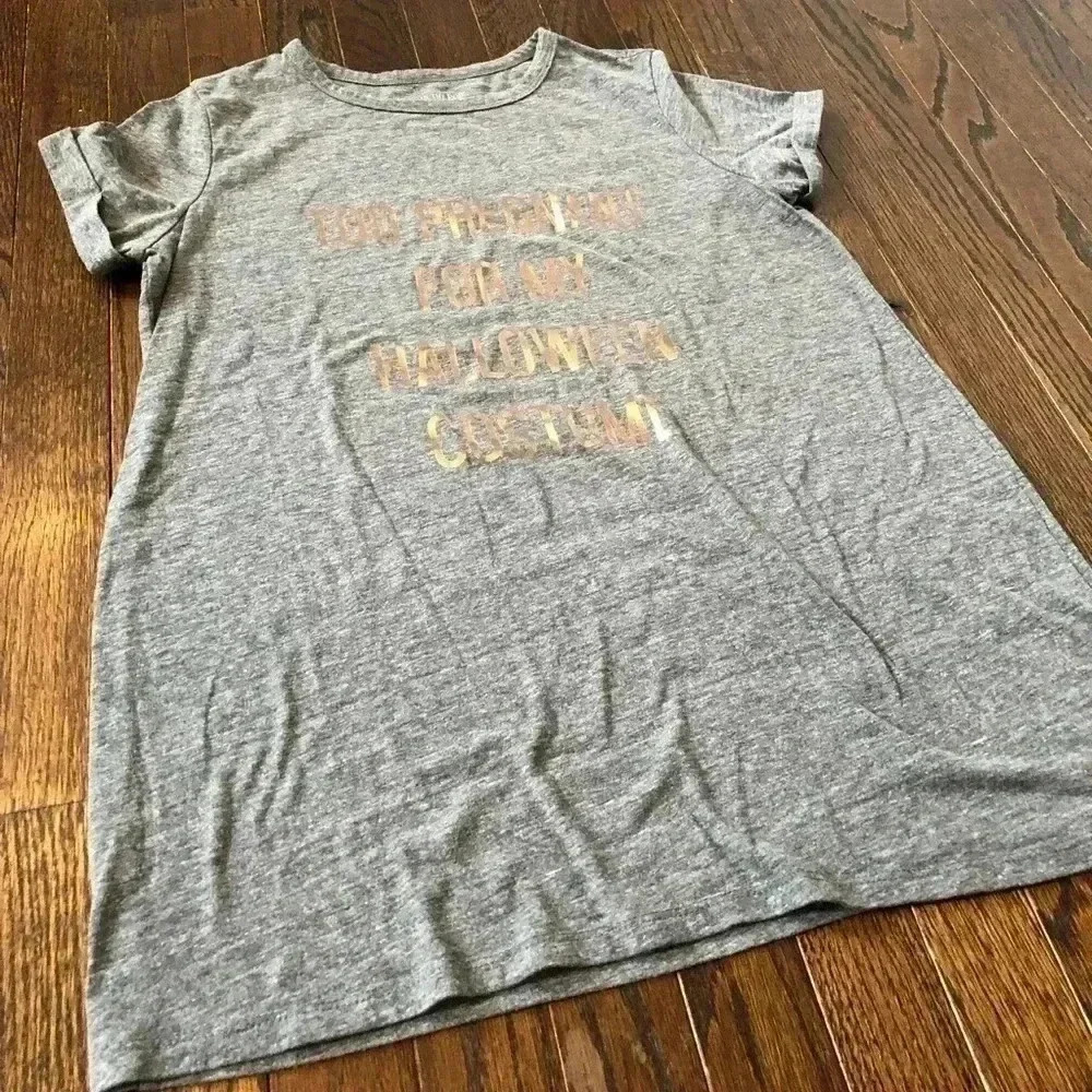 A Pea in the Pod Maternity M “Too Pregnant for my Halloween Costume” Tee - EUC - Picture 2 of 9
